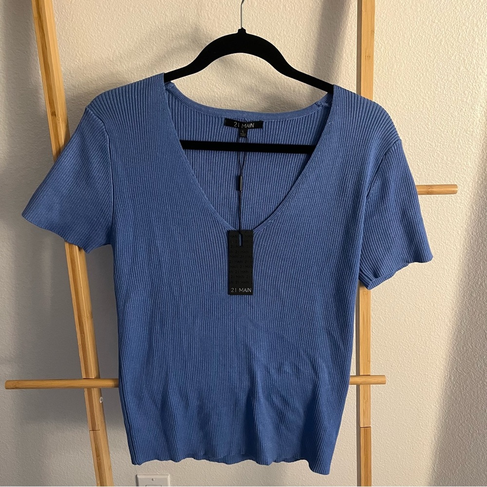 Rue21 blue knit top size L. New with tags.